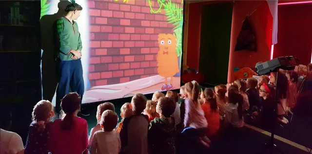 Kadr ze spektaklu Teatru Magic